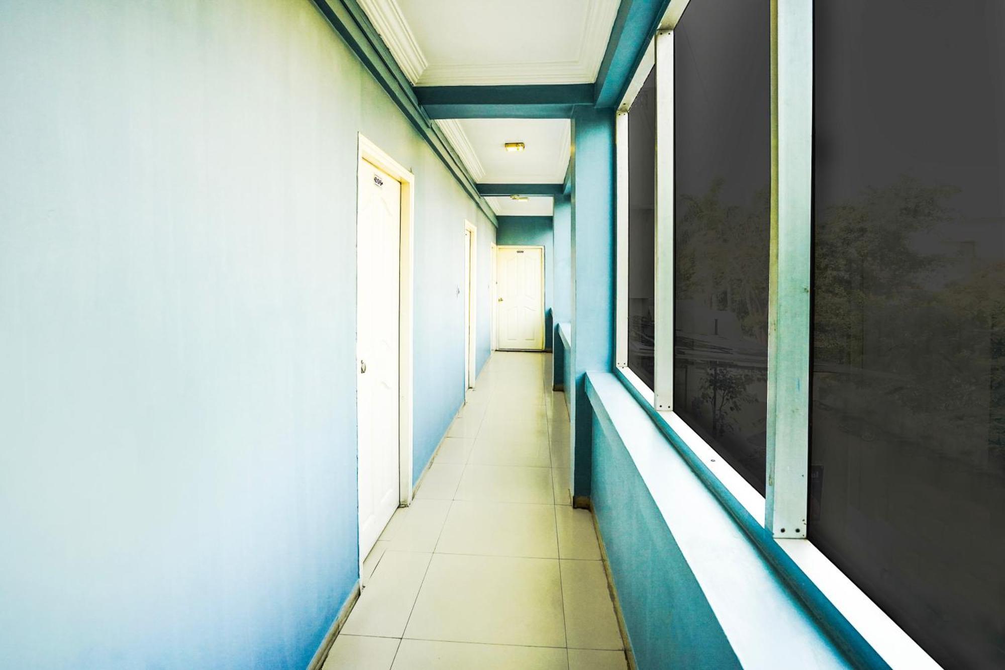Hotel O Vibrant Residency 阿穆达巴 外观 照片