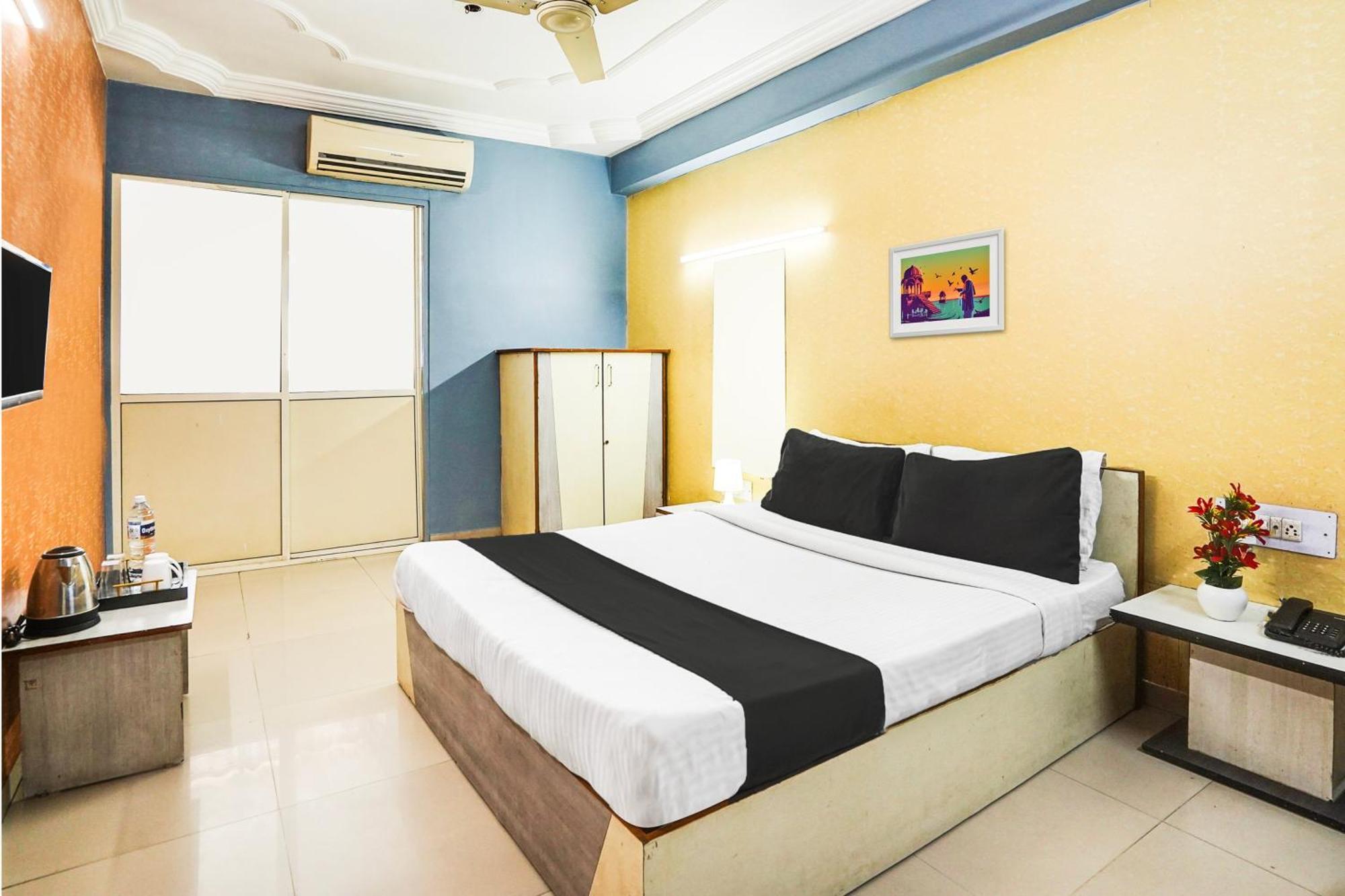 Hotel O Vibrant Residency 阿穆达巴 外观 照片