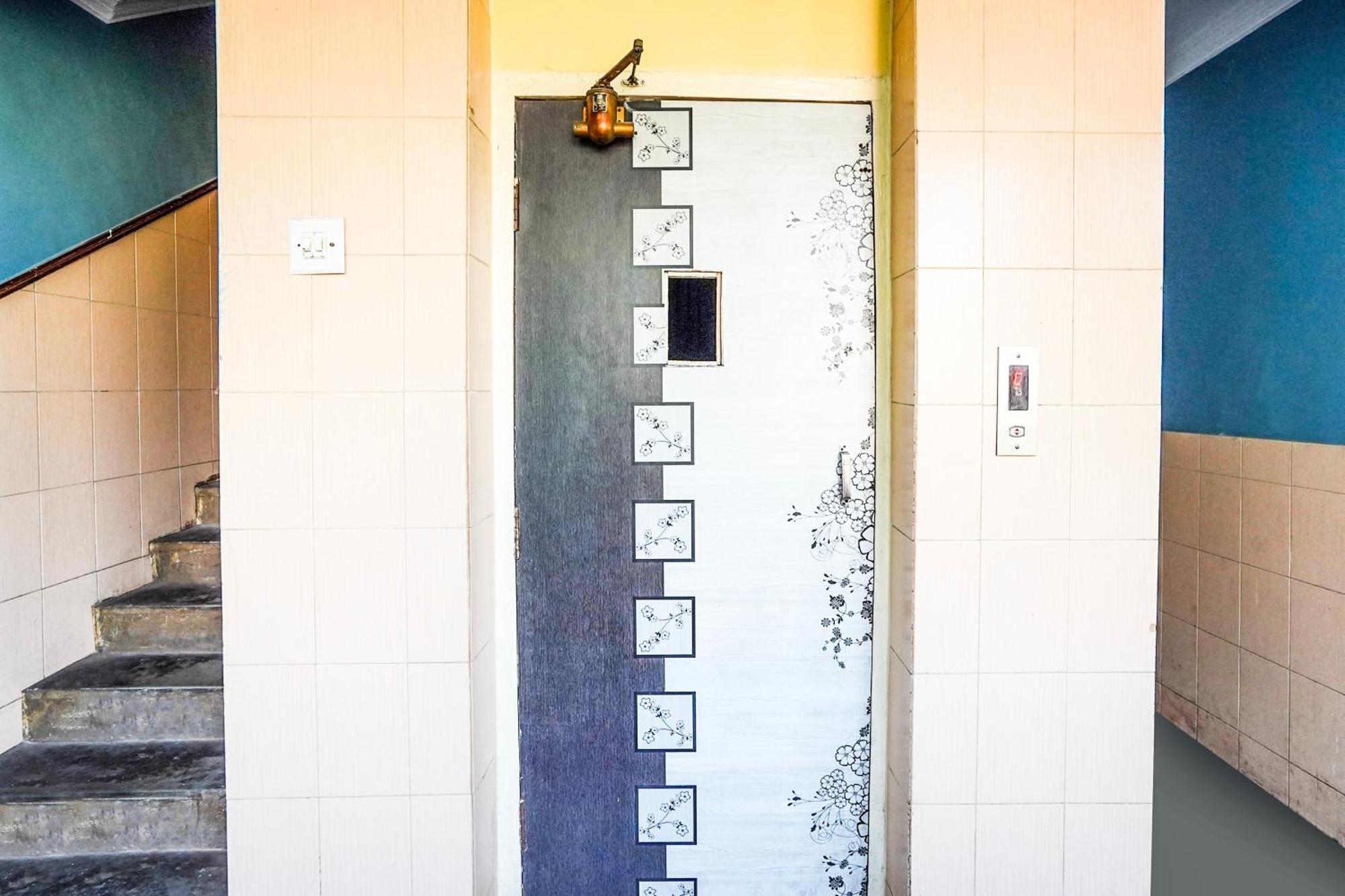 Hotel O Vibrant Residency 阿穆达巴 外观 照片