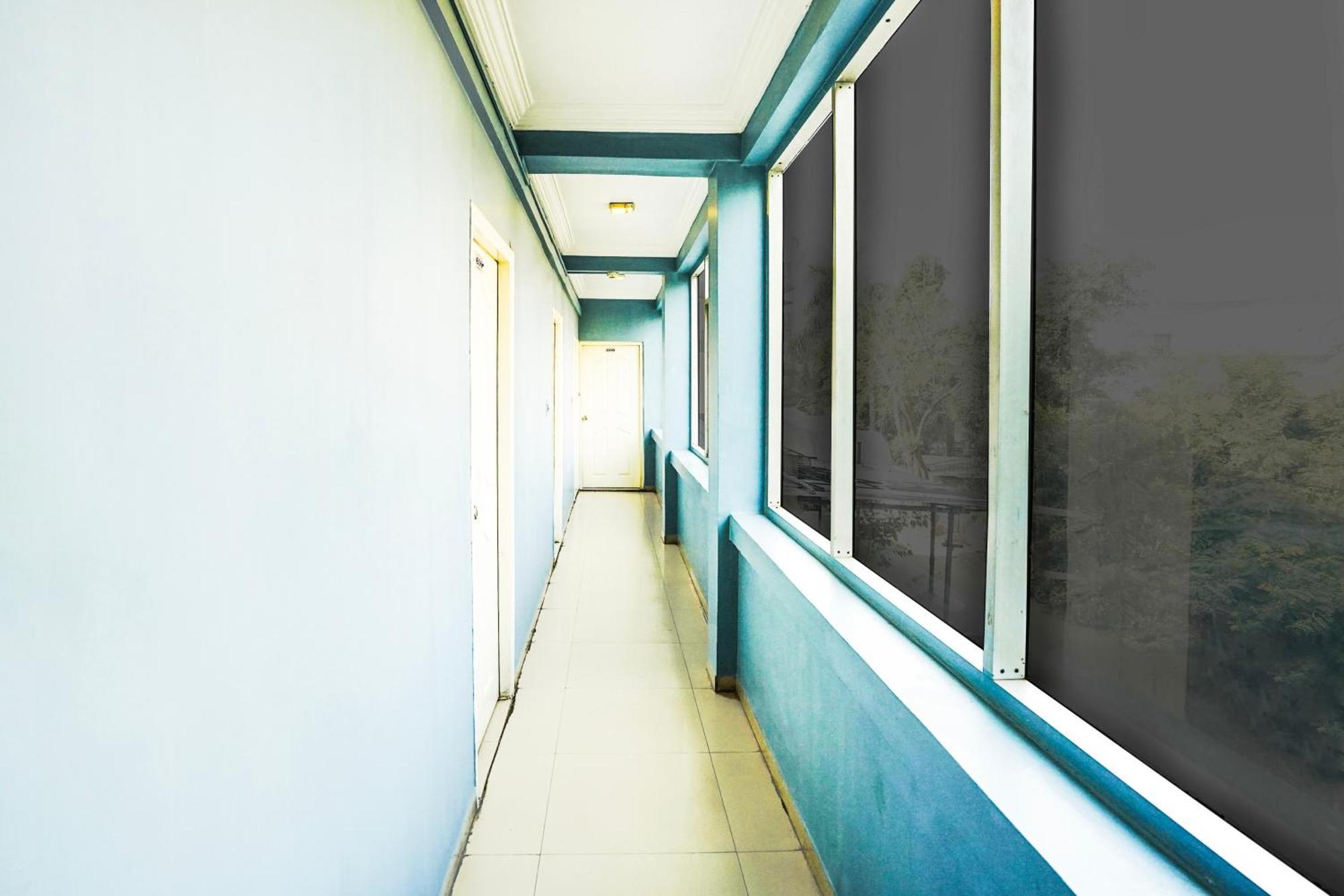Hotel O Vibrant Residency 阿穆达巴 外观 照片