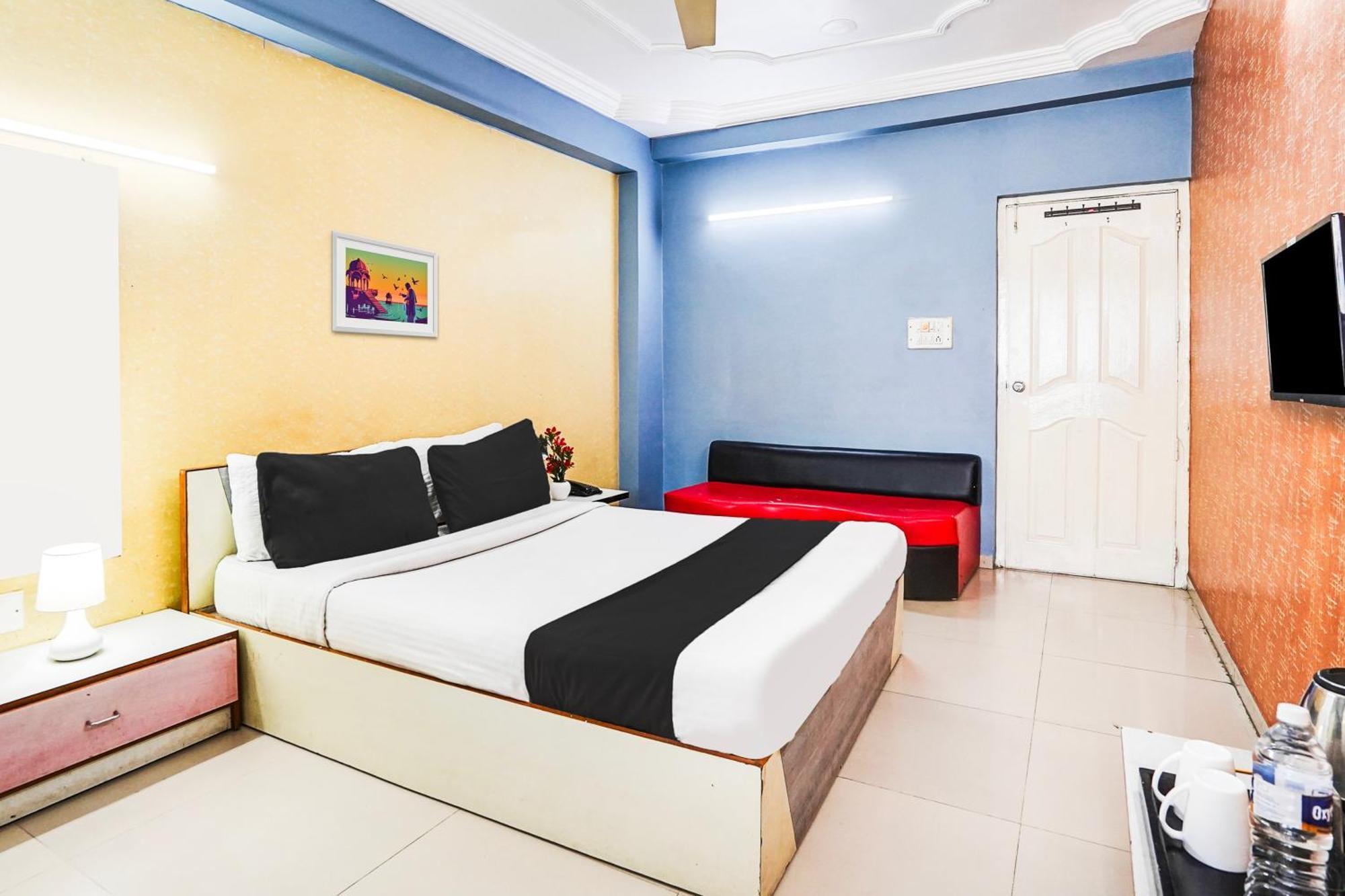 Hotel O Vibrant Residency 阿穆达巴 外观 照片
