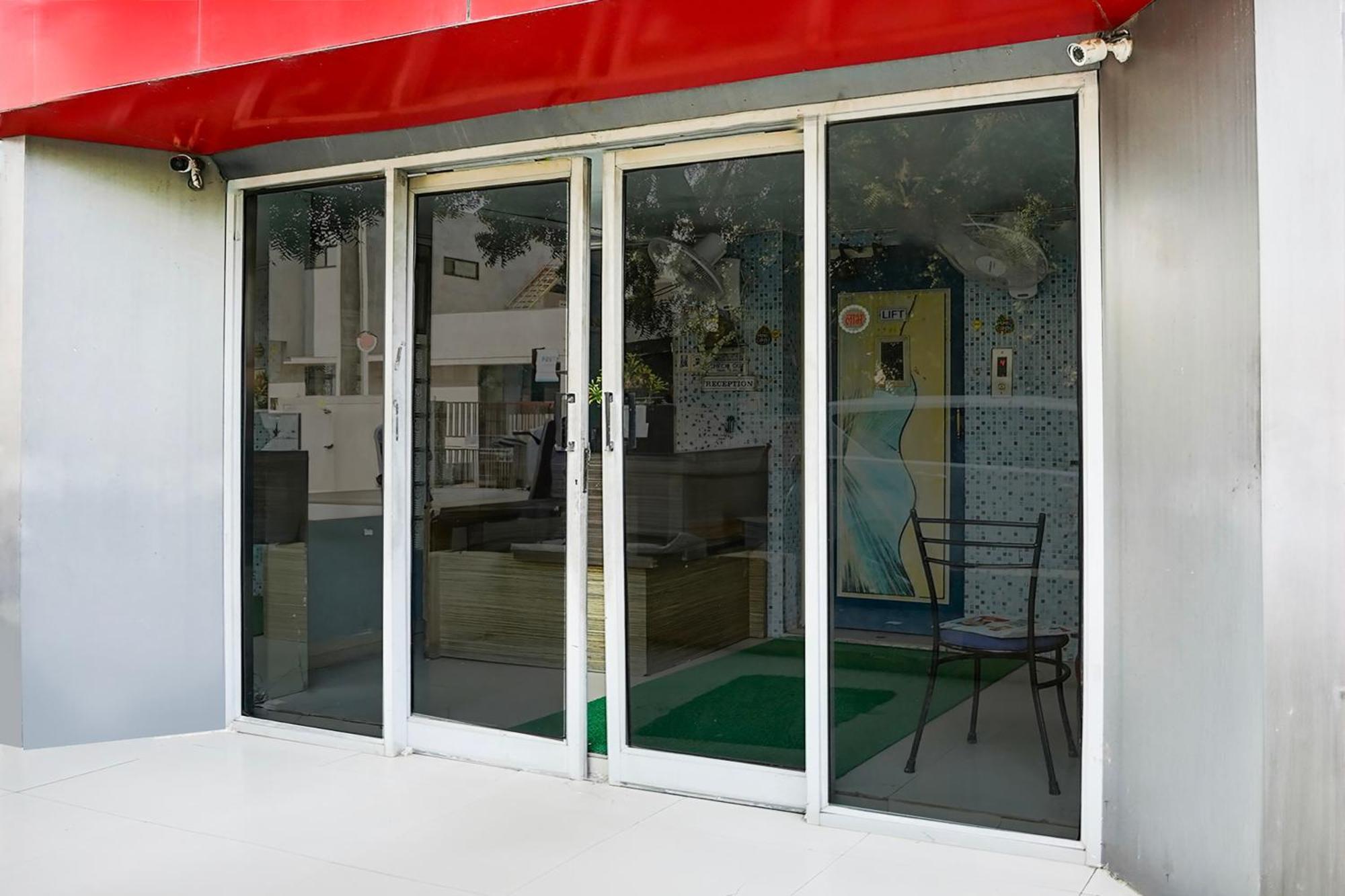 Hotel O Vibrant Residency 阿穆达巴 外观 照片