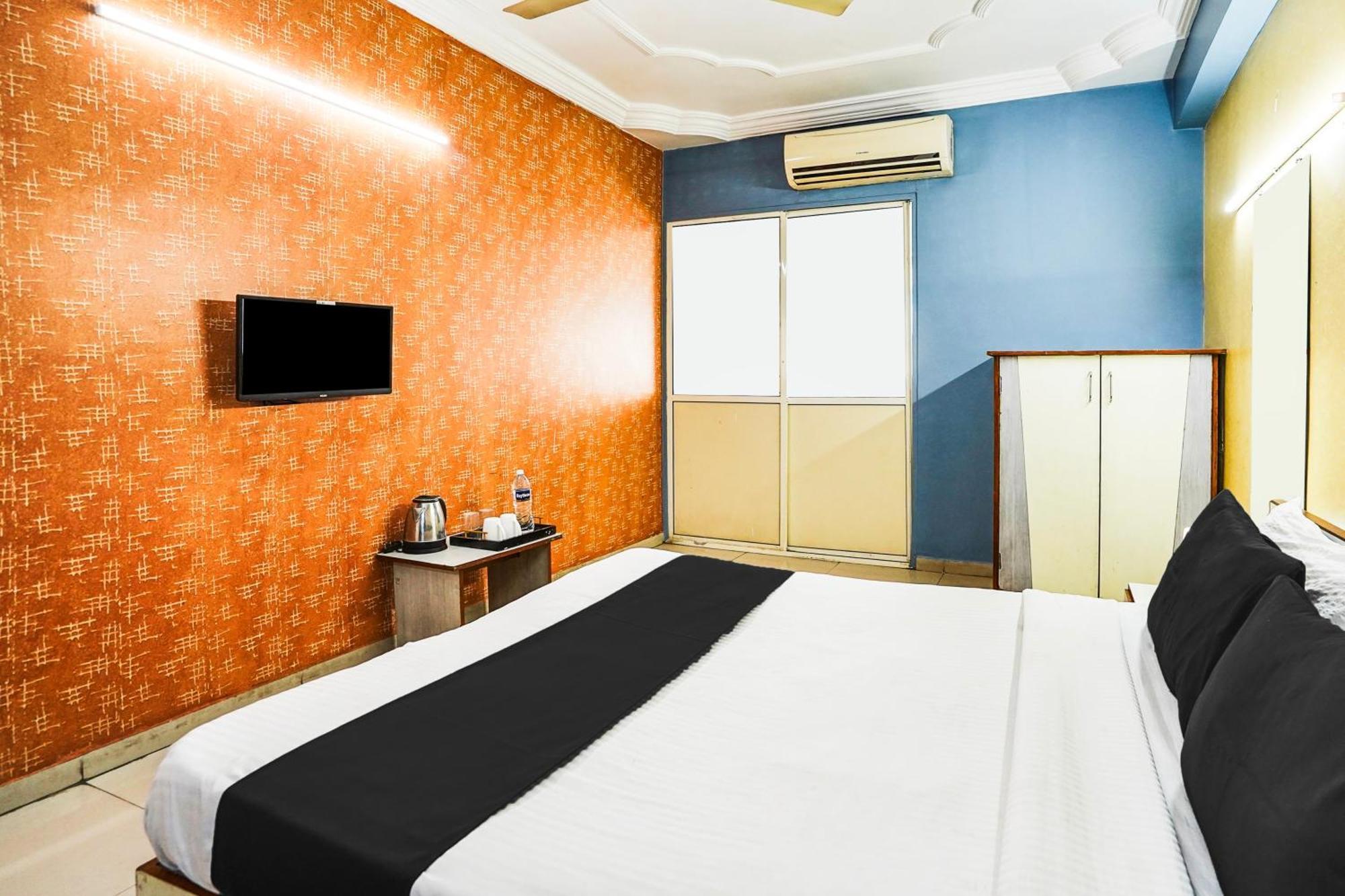 Hotel O Vibrant Residency 阿穆达巴 外观 照片