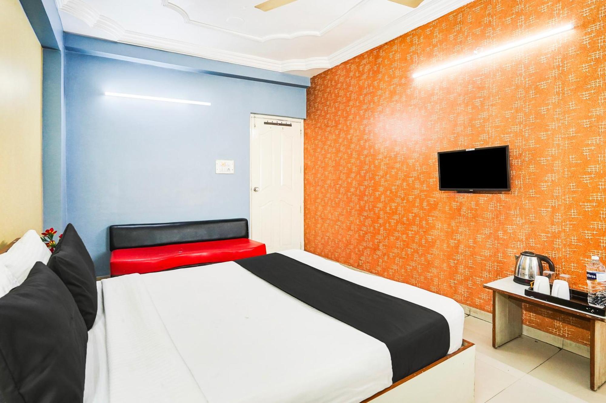 Hotel O Vibrant Residency 阿穆达巴 外观 照片